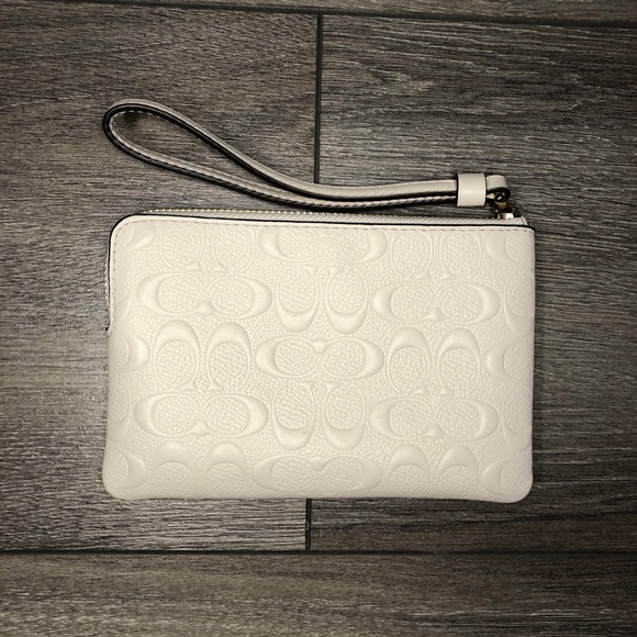 Coach white leather monogram wristlet - Picture 2 of 4